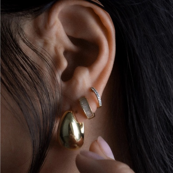 Kinn Studio Bold Teardrop Hoop Earrings (solid 14K gold) - Picture 2 of 6